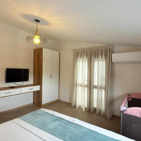 Отель 1-bedroom & 2-bedroom , By-delmar Голем