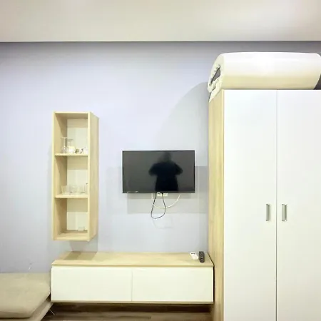 Отель 1-bedroom & 2-bedroom , By-delmar *
