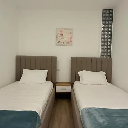 1-bedroom & 2-bedroom , By-delmar Голем